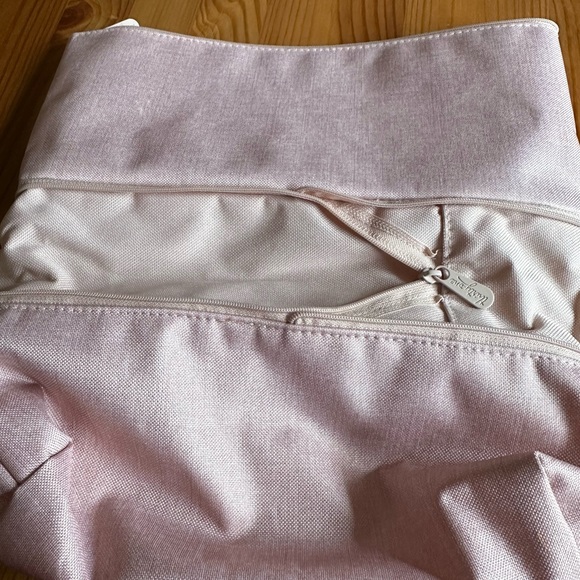 Expandable Thirty-one tote or makeup bag. - Picture 3 of 3